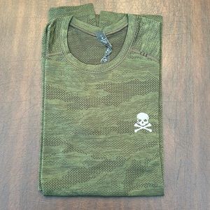 Lululemon x Soulcycle Metal Vent Tech - T Shirt - Men’s Size Small - Camo Green